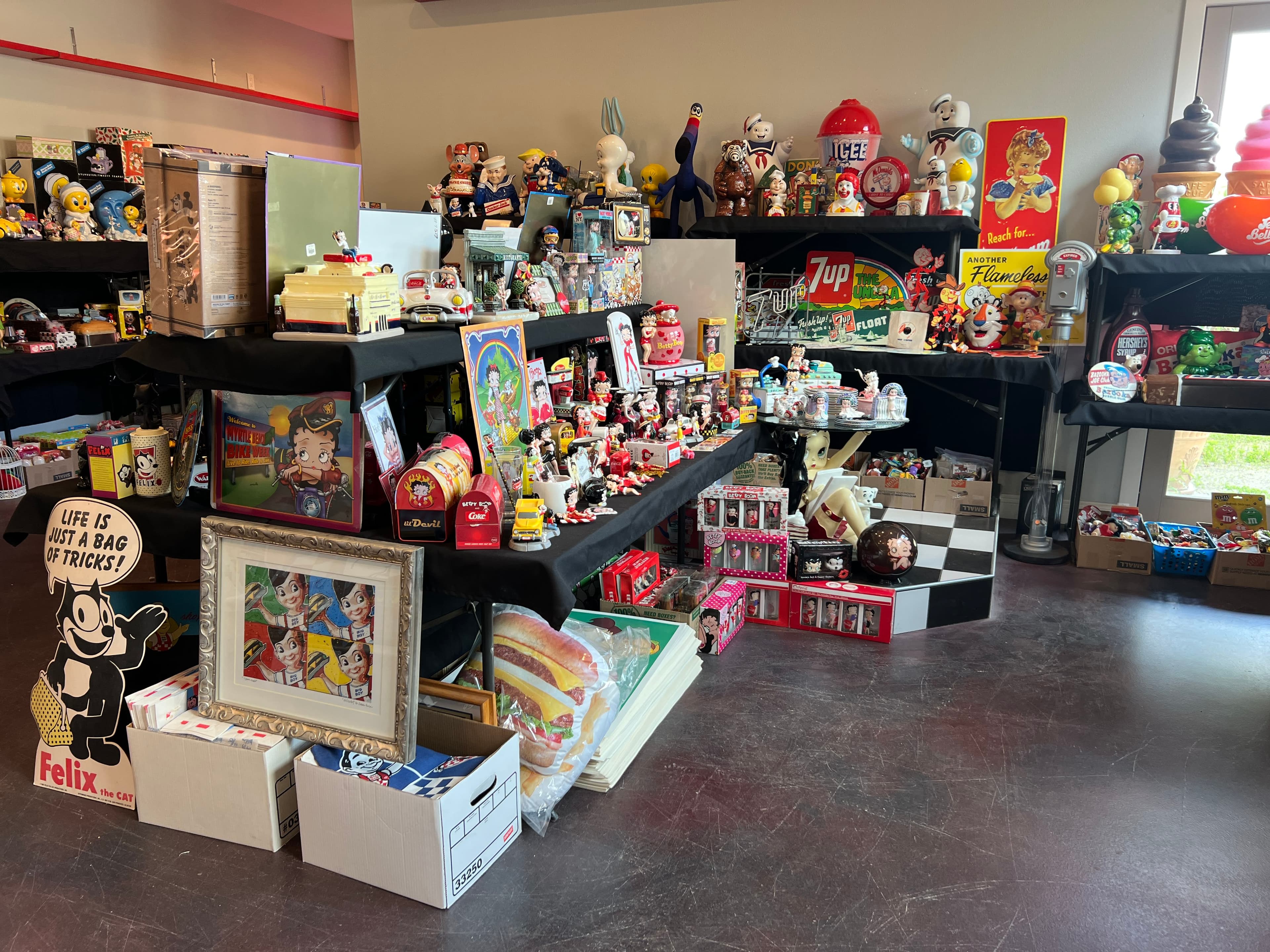 Grasons Co Estate Specialists Collector's Delight Riverside Estate Sale