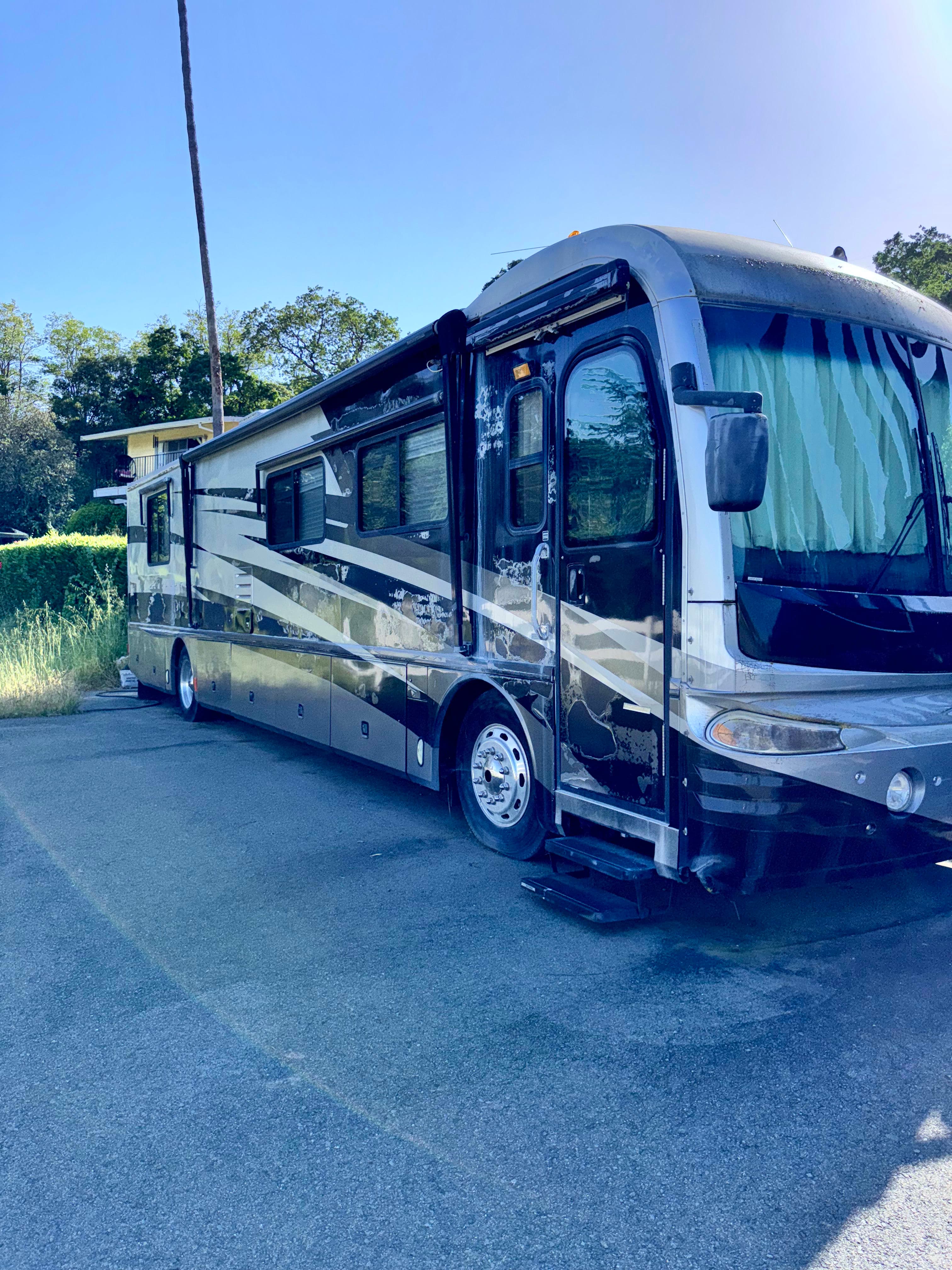 Grasons Co of CCC - 50% off Sunday 2003 Fleetwood RV Motorhome in Martinez