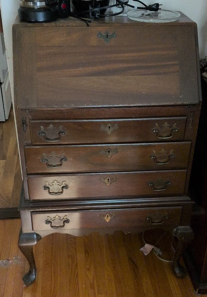 FINAL WEEKEND LIQUIDATION: Deep Discounts on Antiques, Art & Vintage!